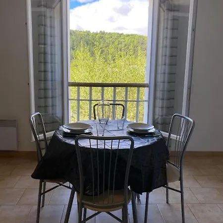 2 P En Plein Coeur De La Provence 아파트 리에